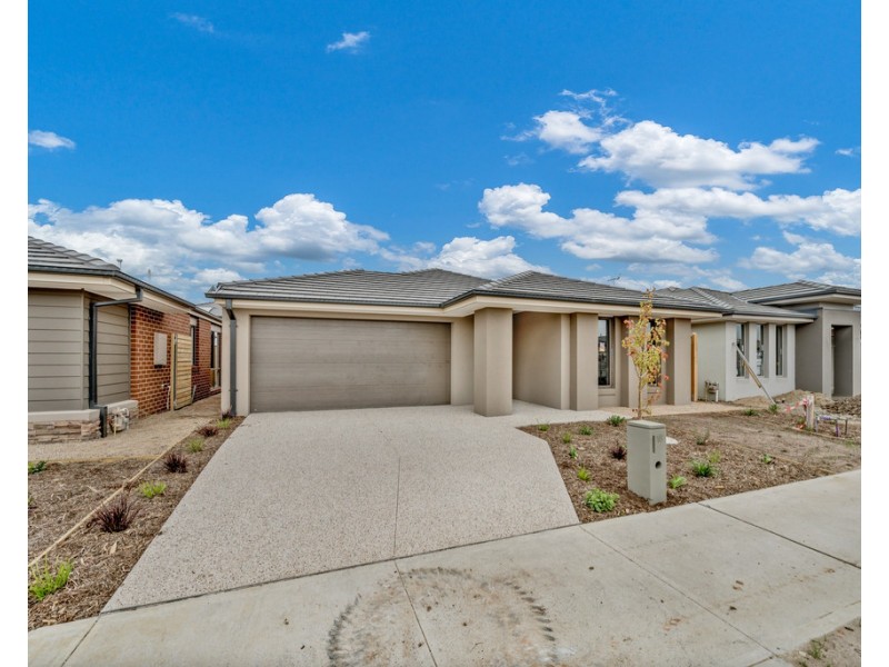 18 Switch Street, Clyde North VIC 3978