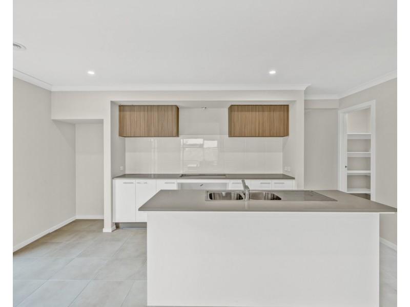 18 Switch Street, Clyde North VIC 3978