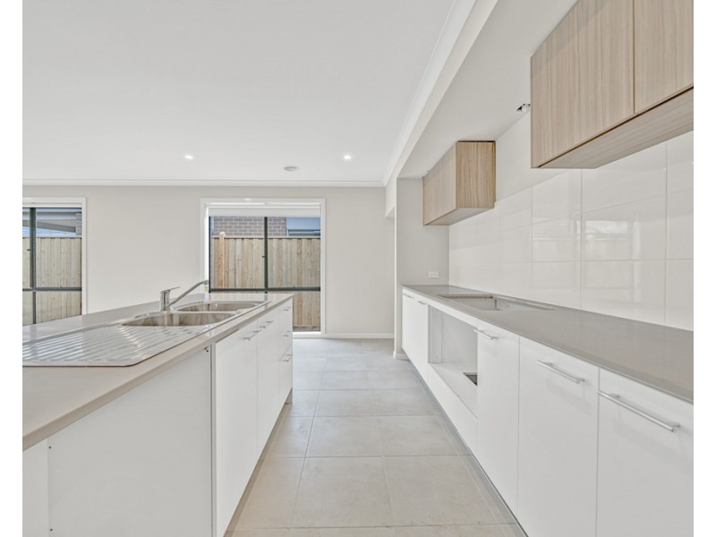 18 Switch Street, Clyde North VIC 3978