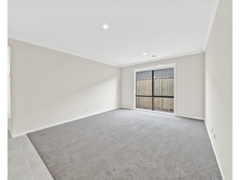 18 Switch Street, Clyde North VIC 3978