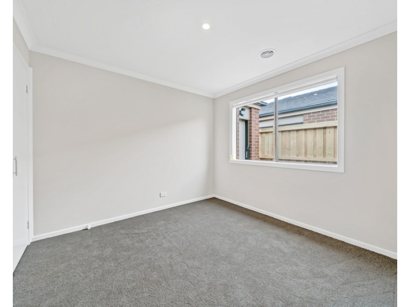 18 Switch Street, Clyde North VIC 3978