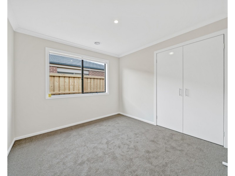 18 Switch Street, Clyde North VIC 3978