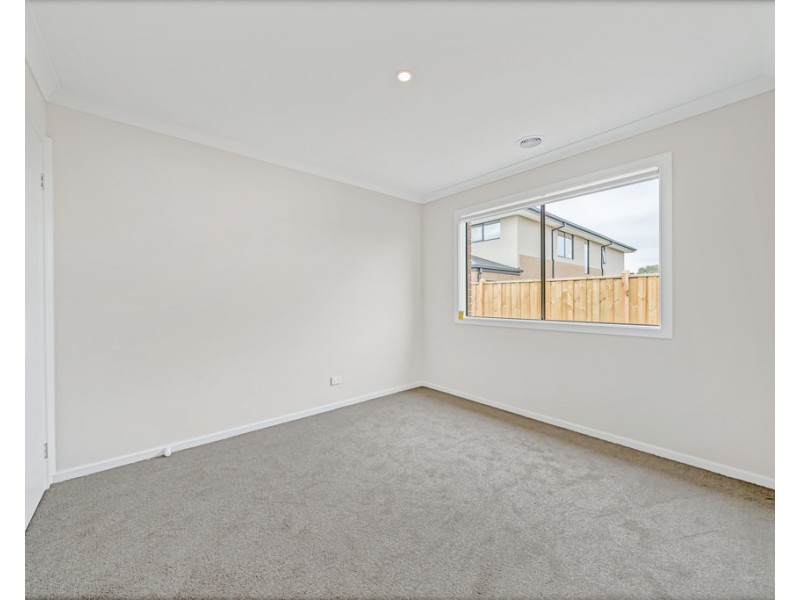 18 Switch Street, Clyde North VIC 3978