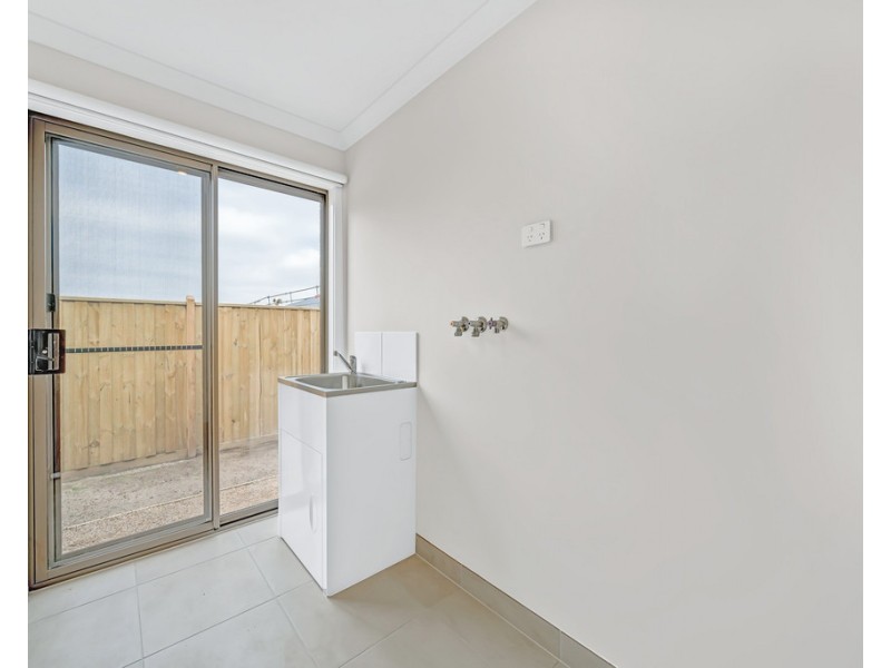 18 Switch Street, Clyde North VIC 3978