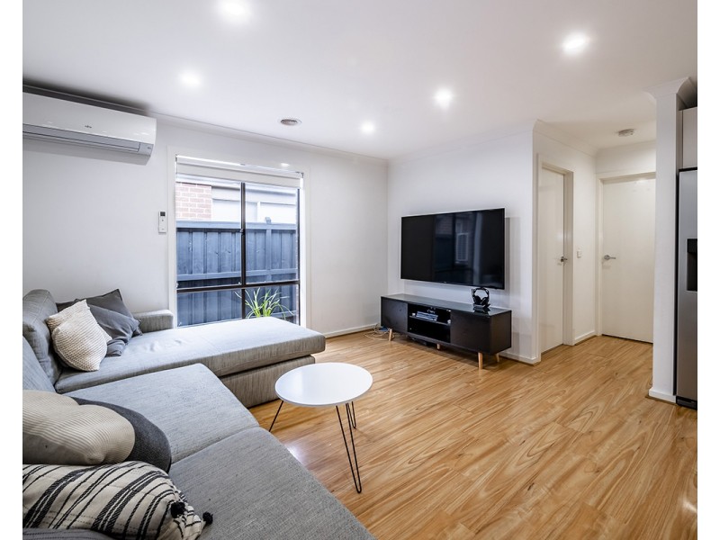 102 Glenelg Street, Clyde North VIC 3978