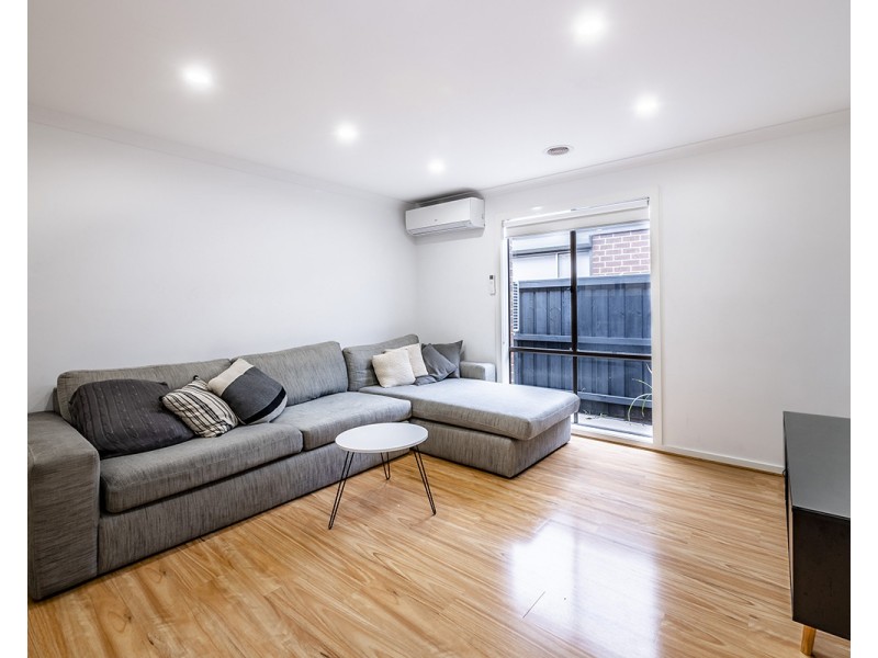 102 Glenelg Street, Clyde North VIC 3978