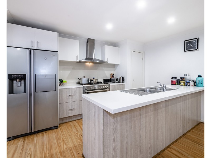 102 Glenelg Street, Clyde North VIC 3978