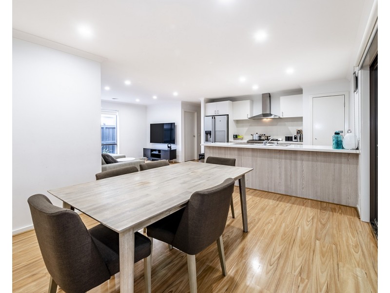 102 Glenelg Street, Clyde North VIC 3978