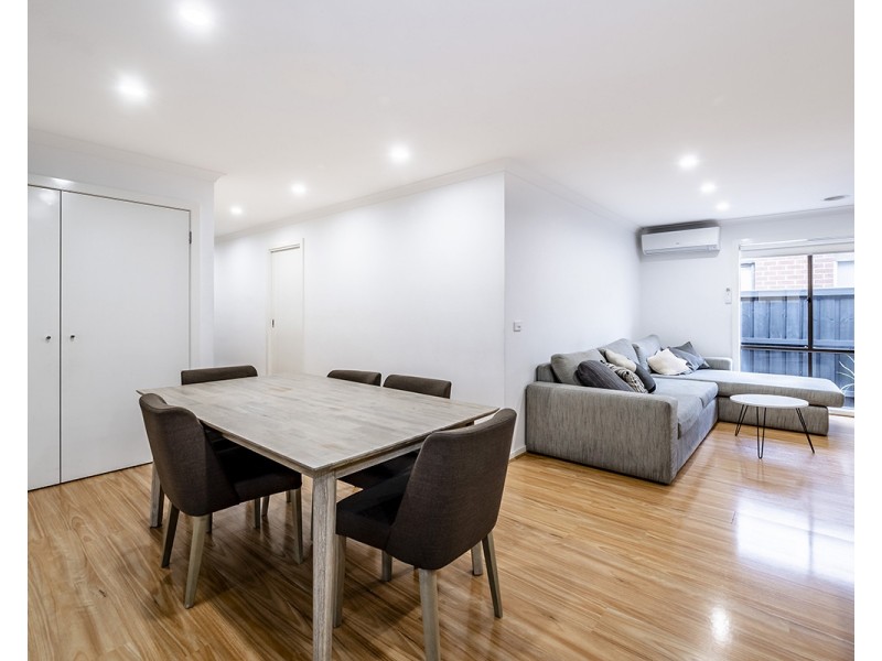 102 Glenelg Street, Clyde North VIC 3978