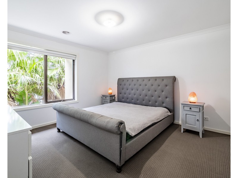 102 Glenelg Street, Clyde North VIC 3978