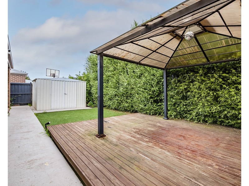 102 Glenelg Street, Clyde North VIC 3978