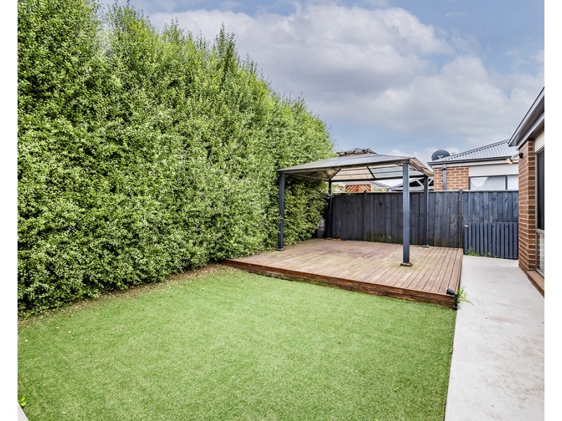 102 Glenelg Street, Clyde North VIC 3978