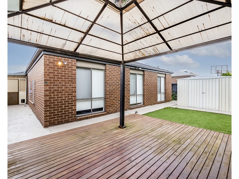 102 Glenelg Street, Clyde North VIC 3978
