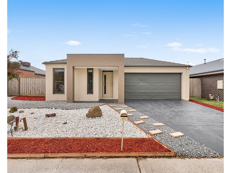 48 Alarah Boulevard, Cranbourne West VIC 3977