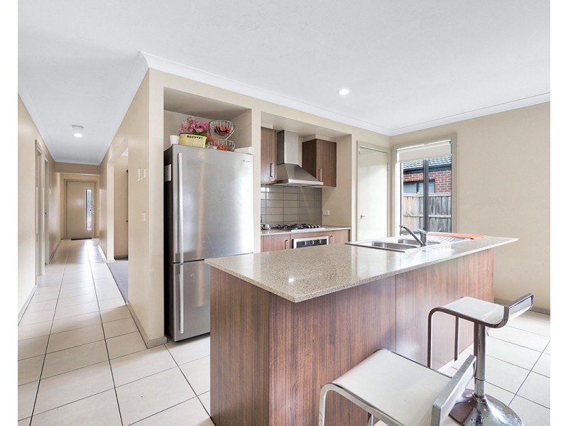 48 Alarah Boulevard, Cranbourne West VIC 3977