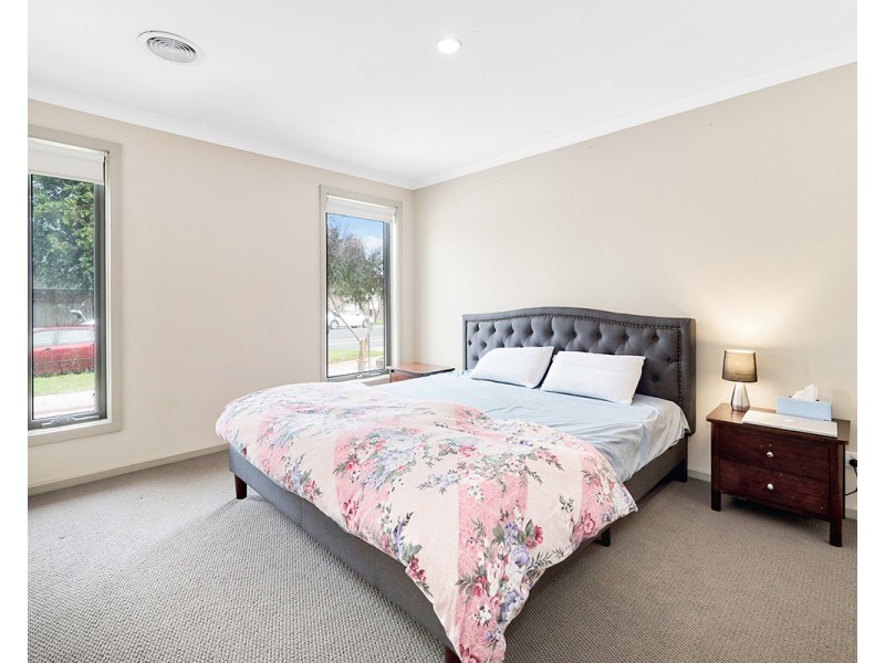 48 Alarah Boulevard, Cranbourne West VIC 3977