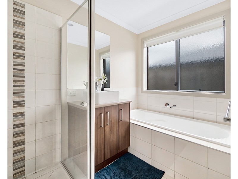 48 Alarah Boulevard, Cranbourne West VIC 3977