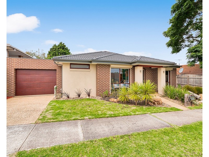 2 Arnott Street, Cranbourne North VIC 3977