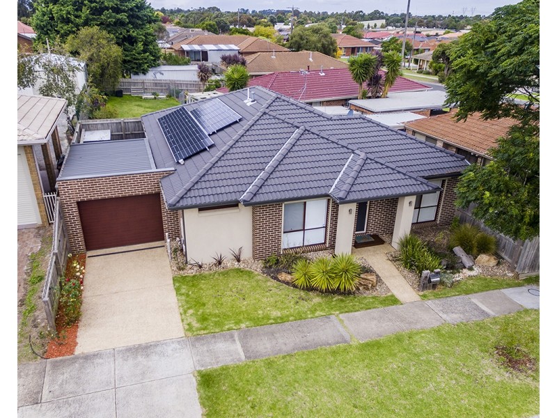 2 Arnott Street, Cranbourne North VIC 3977