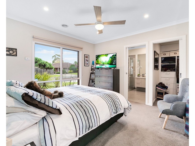 2 Arnott Street, Cranbourne North VIC 3977