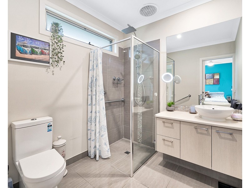 2 Arnott Street, Cranbourne North VIC 3977