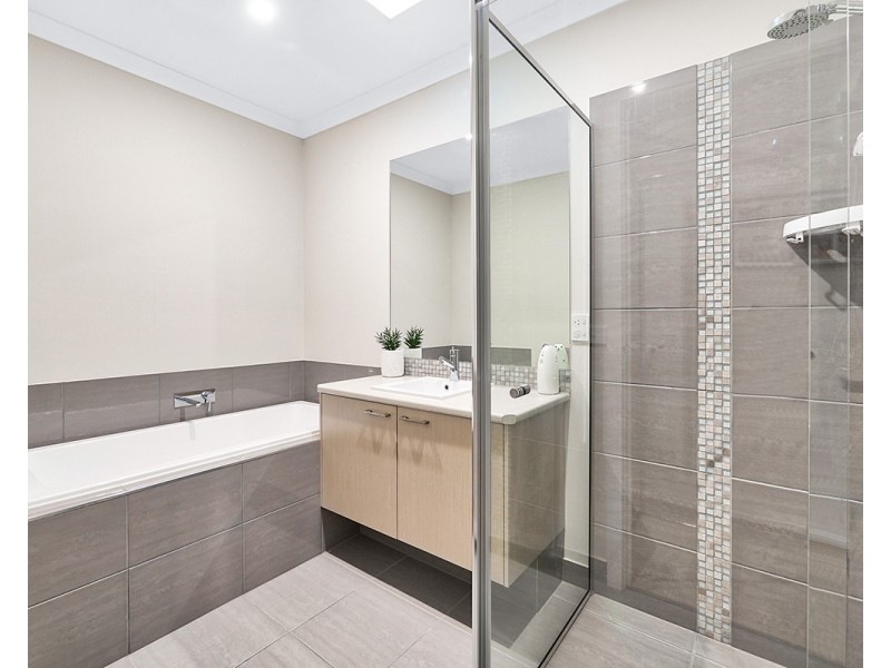 2 Arnott Street, Cranbourne North VIC 3977