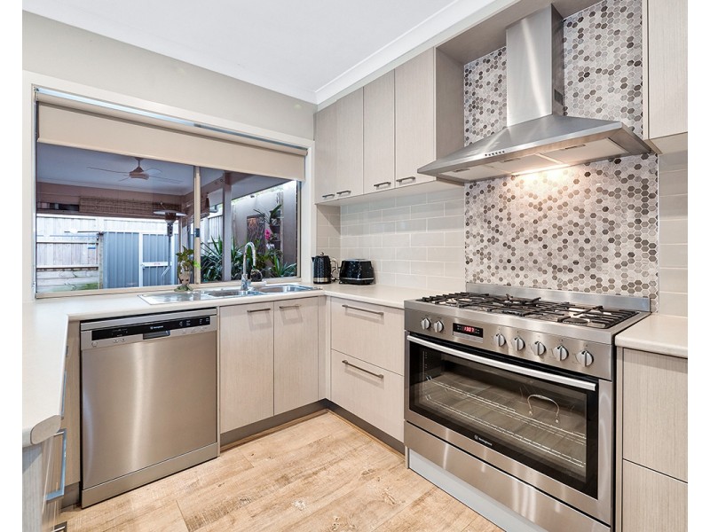 2 Arnott Street, Cranbourne North VIC 3977