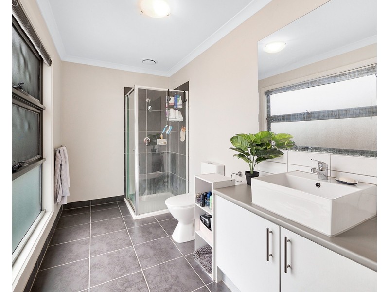 7 Queenie Way, Cranbourne West VIC 3977