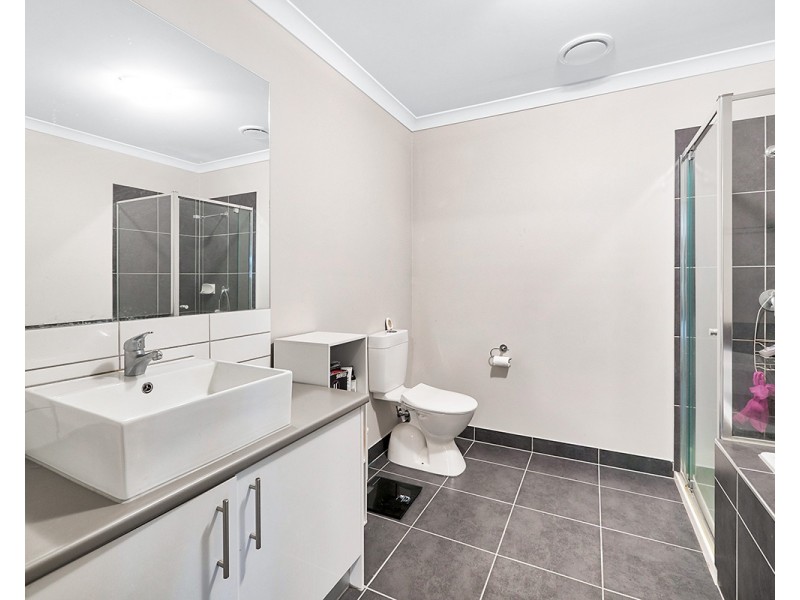 7 Queenie Way, Cranbourne West VIC 3977