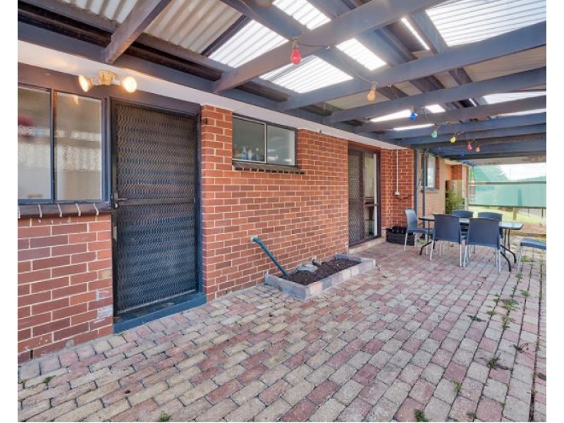 16 Fairbairn Road, Cranbourne VIC 3977