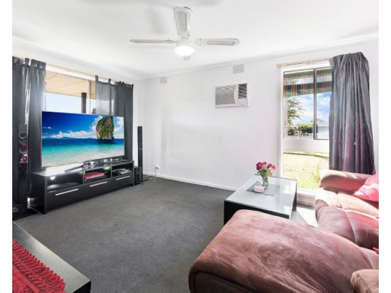 16 Fairbairn Road, Cranbourne VIC 3977