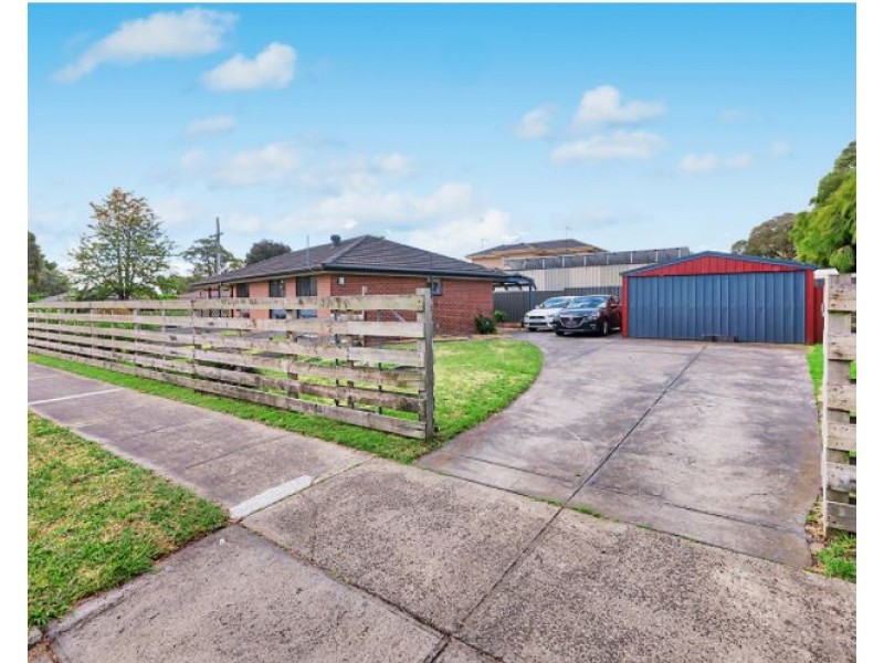 16 Fairbairn Road, Cranbourne VIC 3977