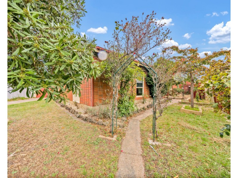 4 Kurt Place, Cranbourne VIC 3977