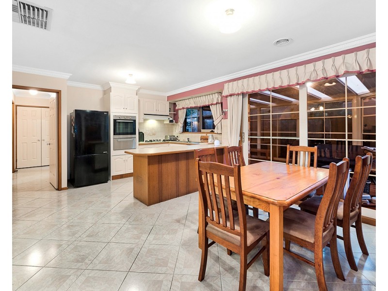 6 Yaltara Close, Cranbourne West VIC 3977