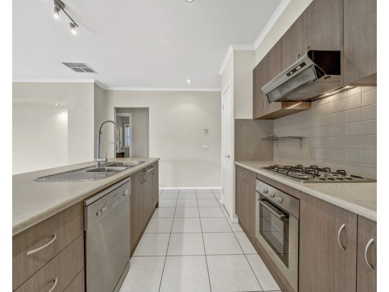 2/278 Narre Warren Road, Cranbourne East VIC 3977