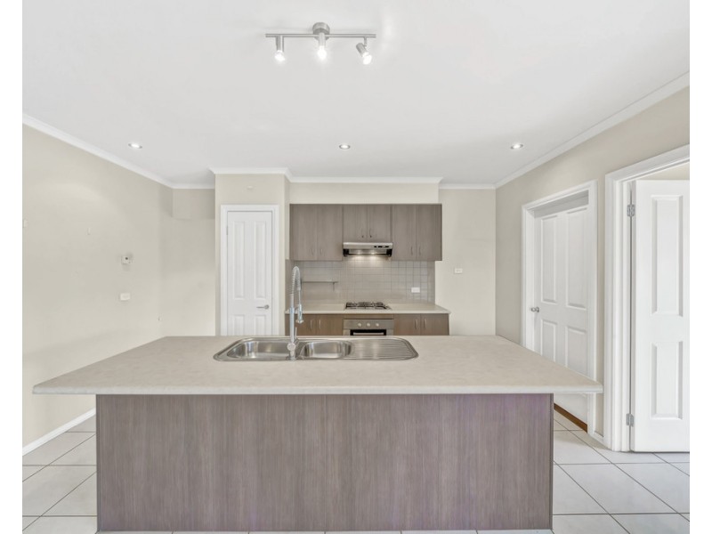 2/278 Narre Warren Road, Cranbourne East VIC 3977