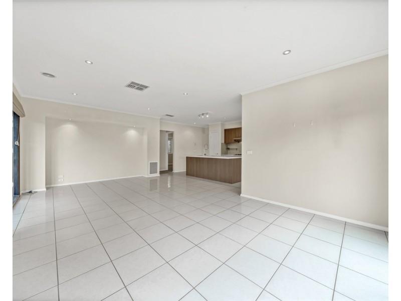 2/278 Narre Warren Road, Cranbourne East VIC 3977