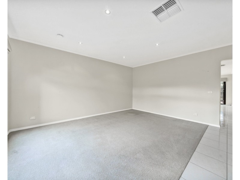 2/278 Narre Warren Road, Cranbourne East VIC 3977