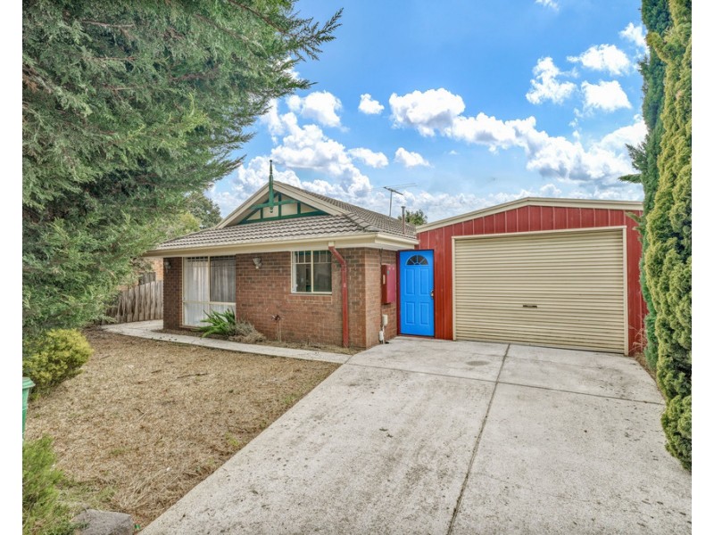 18 Friendship Close, Cranbourne West VIC 3977
