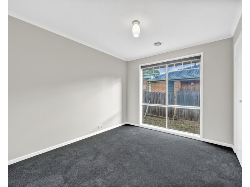 18 Friendship Close, Cranbourne West VIC 3977