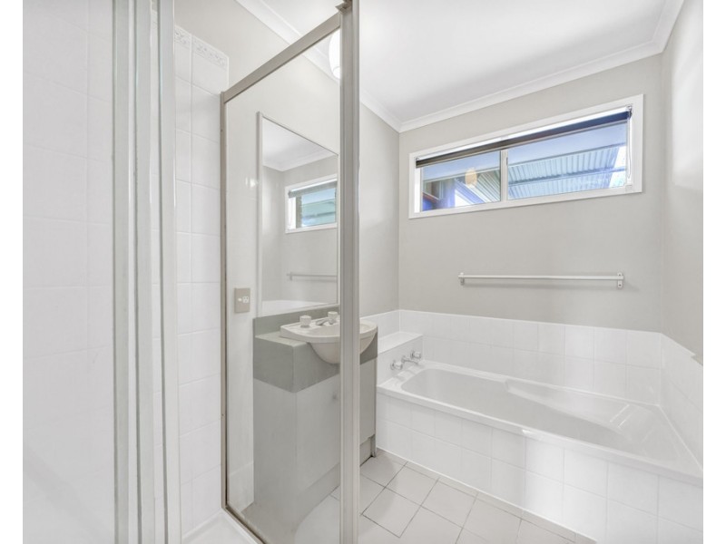 18 Friendship Close, Cranbourne West VIC 3977