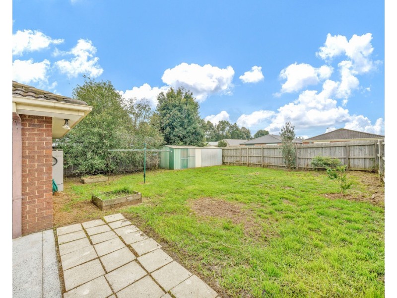 18 Friendship Close, Cranbourne West VIC 3977
