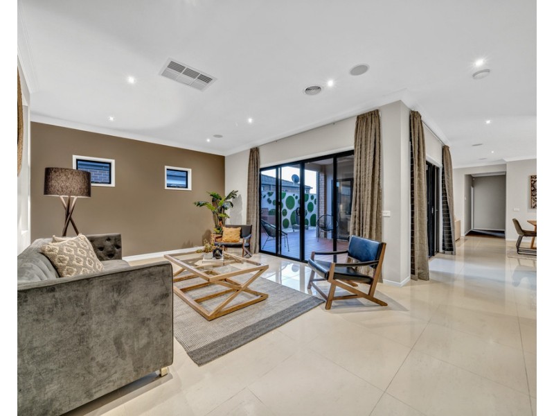 14 Nature Circuit, Cranbourne North VIC 3977