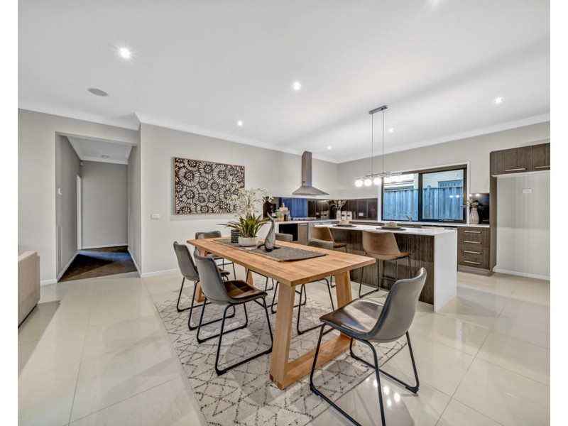 14 Nature Circuit, Cranbourne North VIC 3977