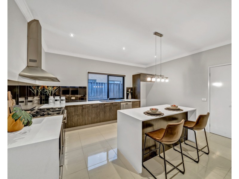 14 Nature Circuit, Cranbourne North VIC 3977