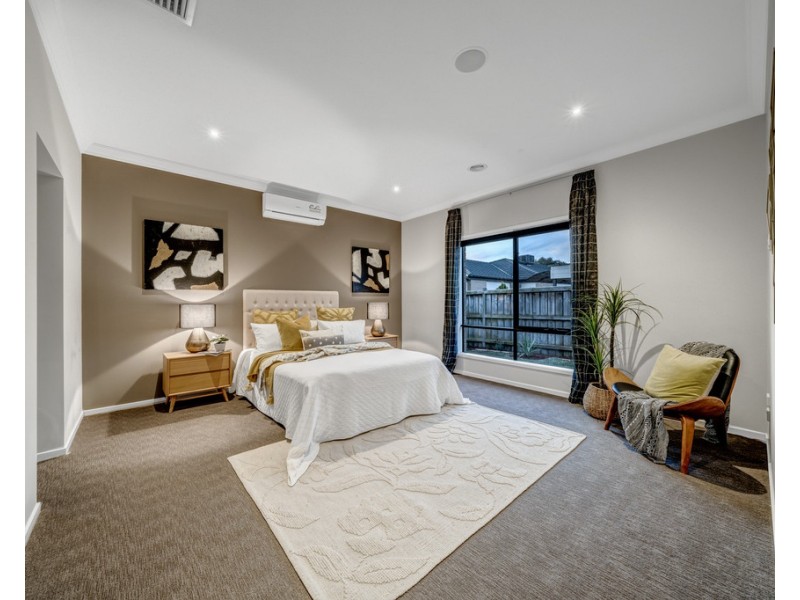 14 Nature Circuit, Cranbourne North VIC 3977