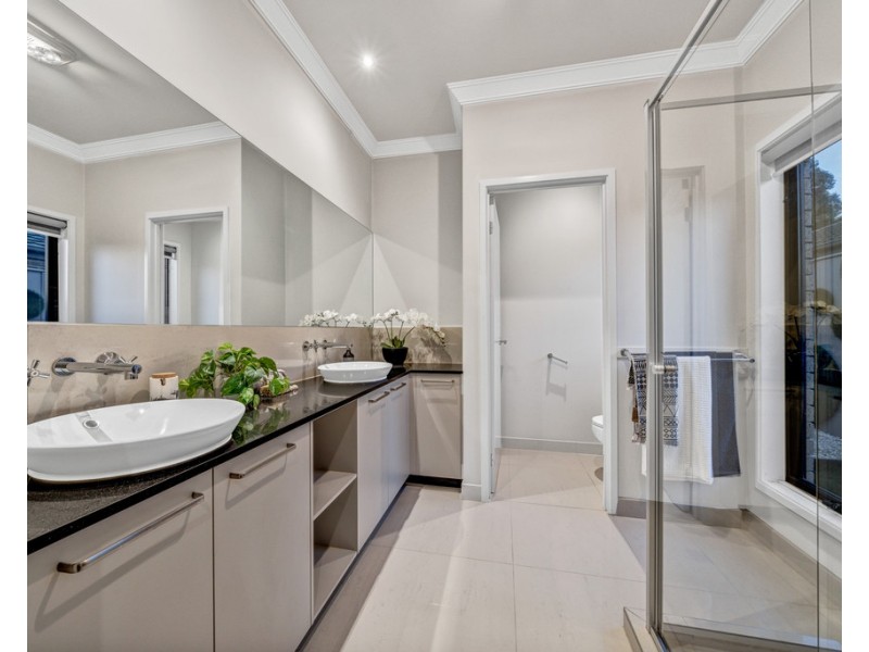 14 Nature Circuit, Cranbourne North VIC 3977