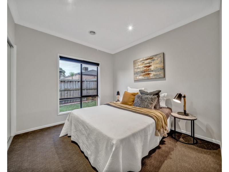 14 Nature Circuit, Cranbourne North VIC 3977