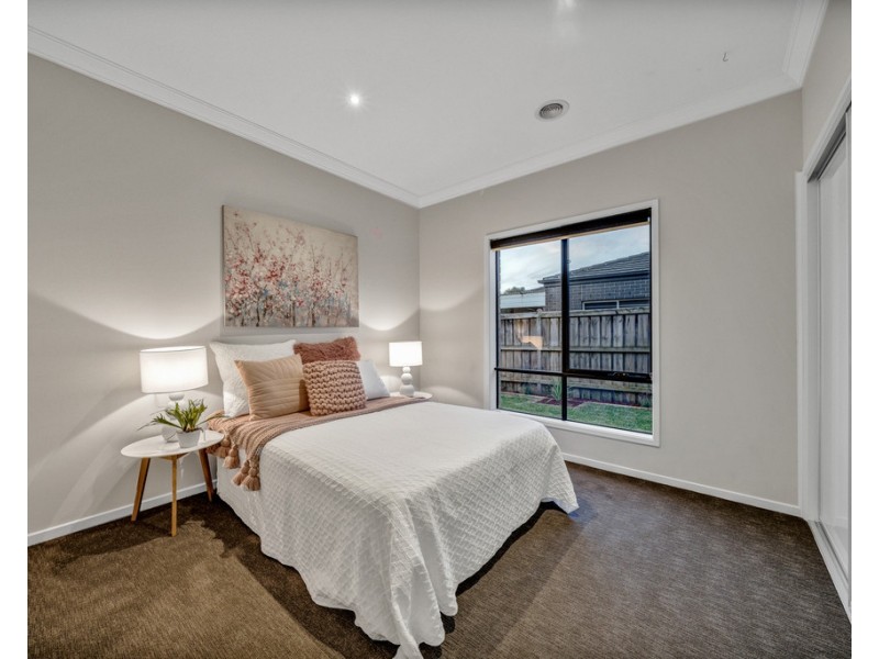 14 Nature Circuit, Cranbourne North VIC 3977