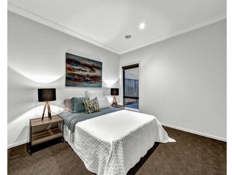 14 Nature Circuit, Cranbourne North VIC 3977